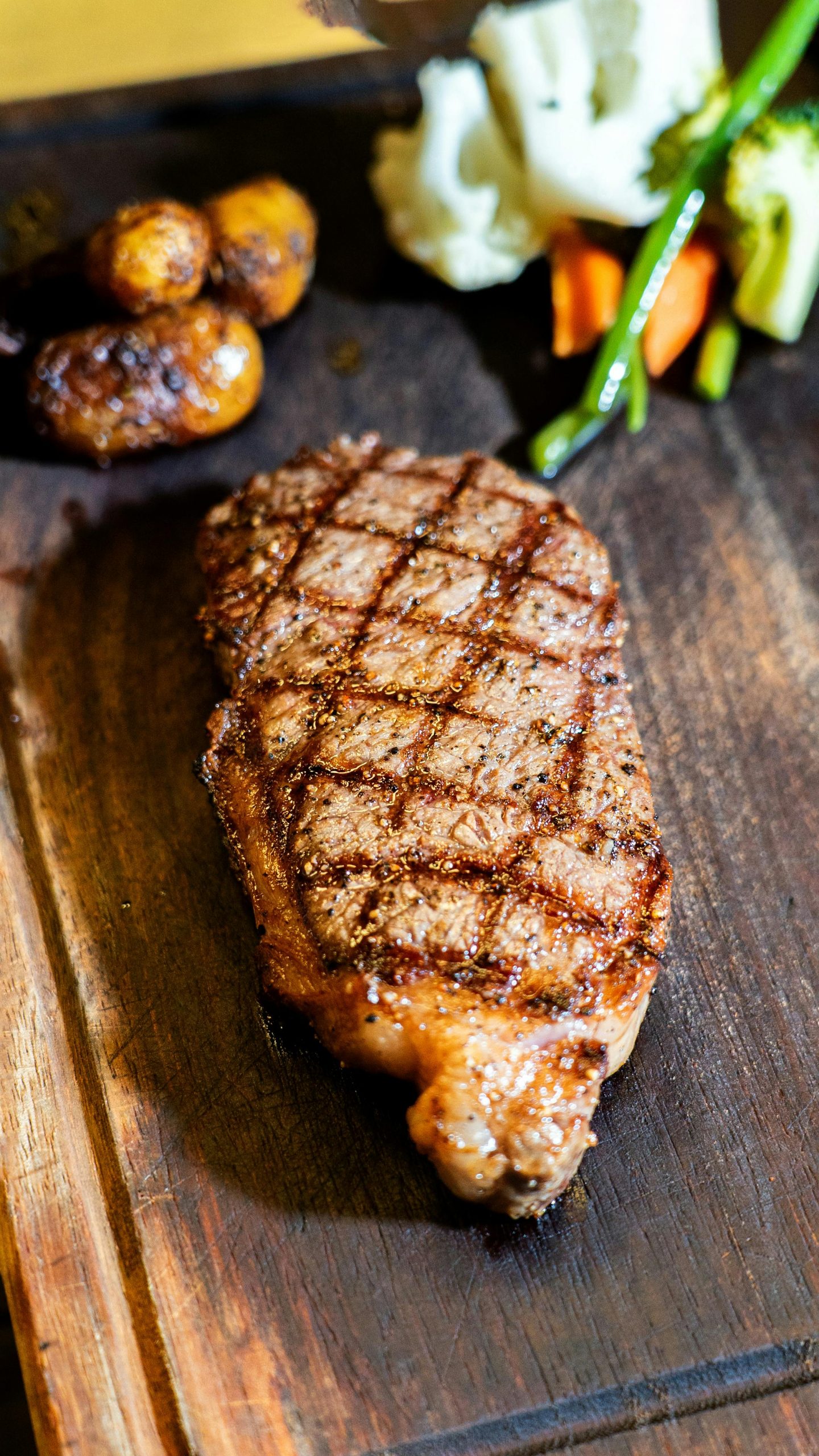 Grilled Sirloin Steak with Roasted Potatoes - 500g