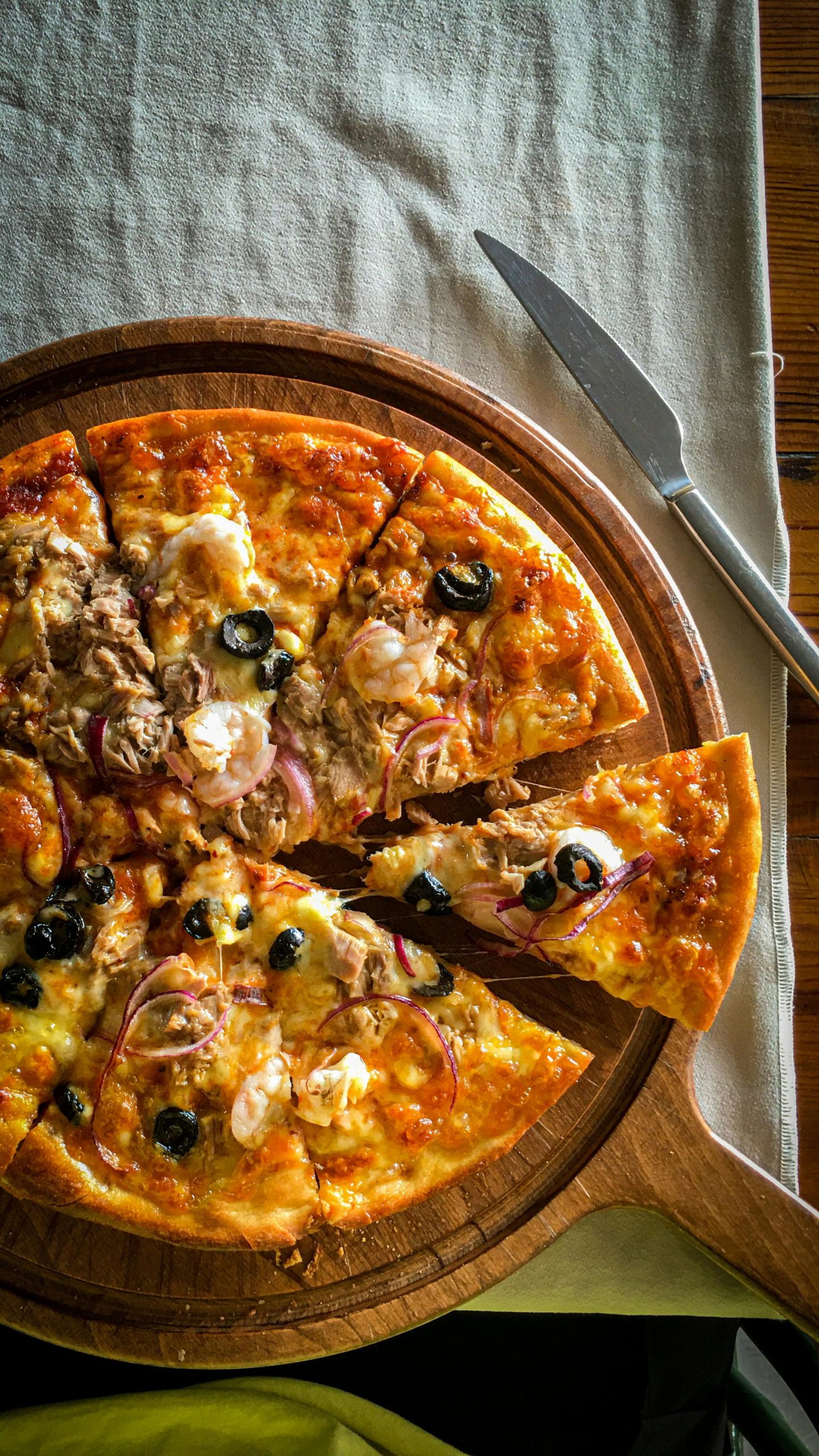 Tuna & Seafood Pizza - 12 Inch (Family Sharing)